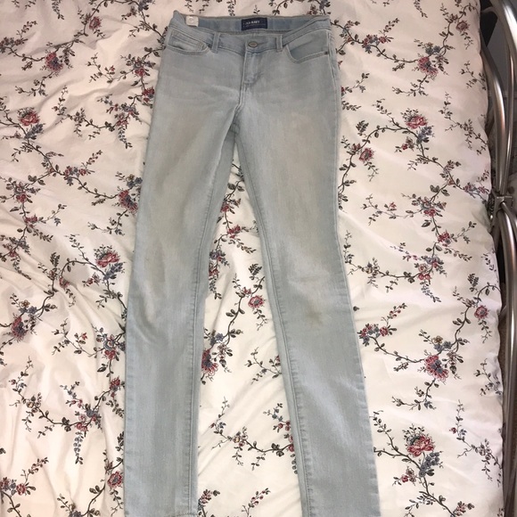 Old Navy Low rise Lightwash Jeans - Picture 1 of 3